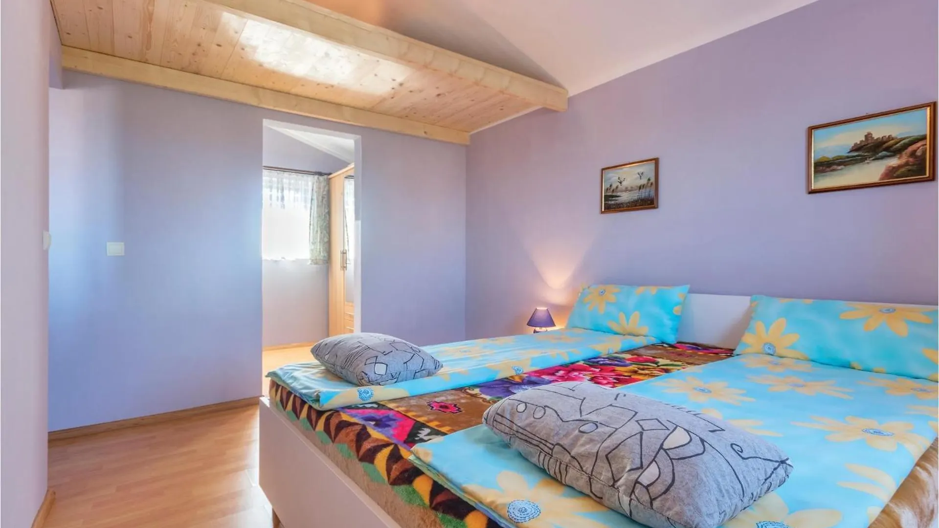 2 Bedroom Gorgeous Apartment In بيروغ كرواتيا
