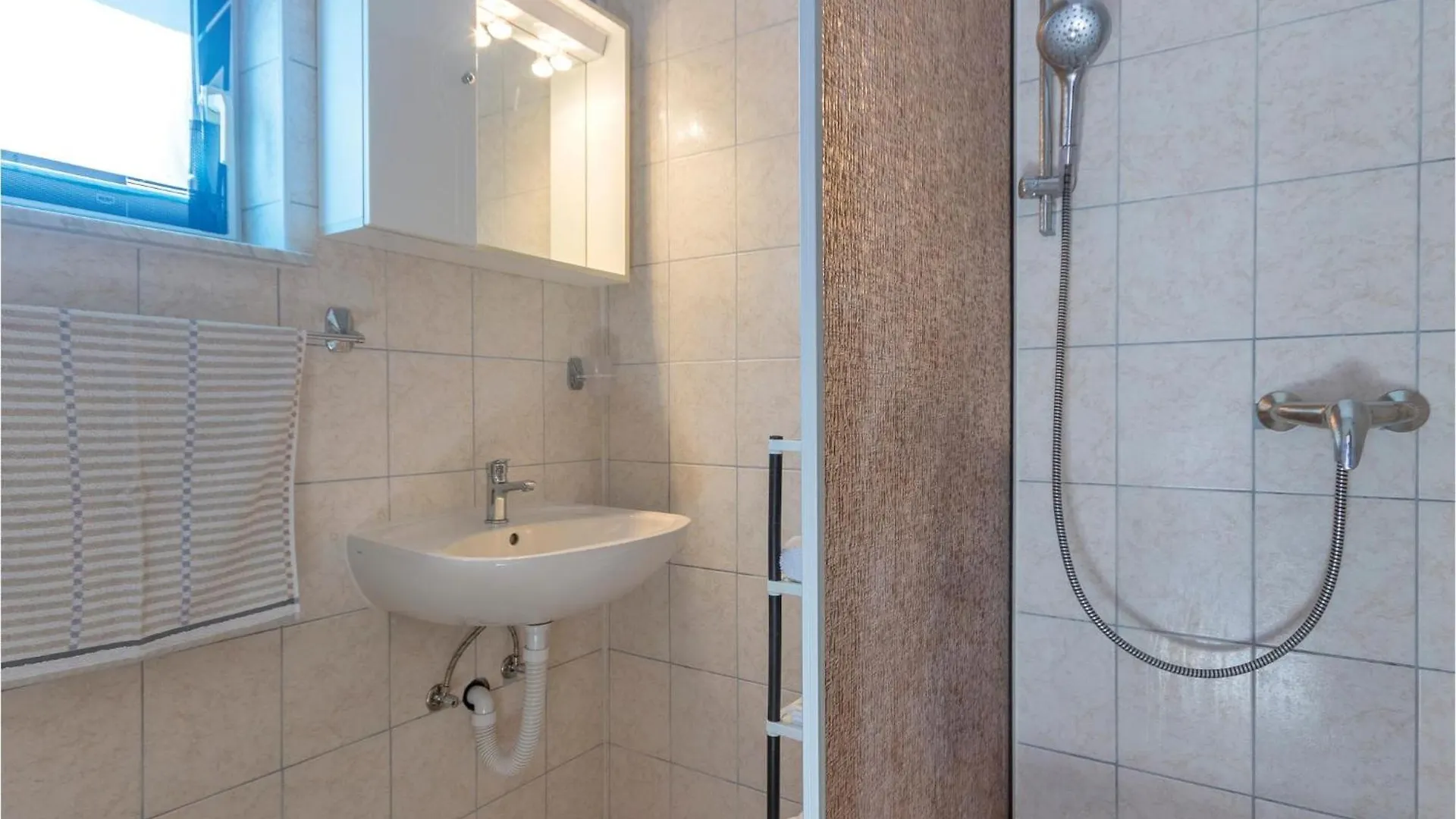 2 Bedroom Gorgeous Apartment In بيروغ
