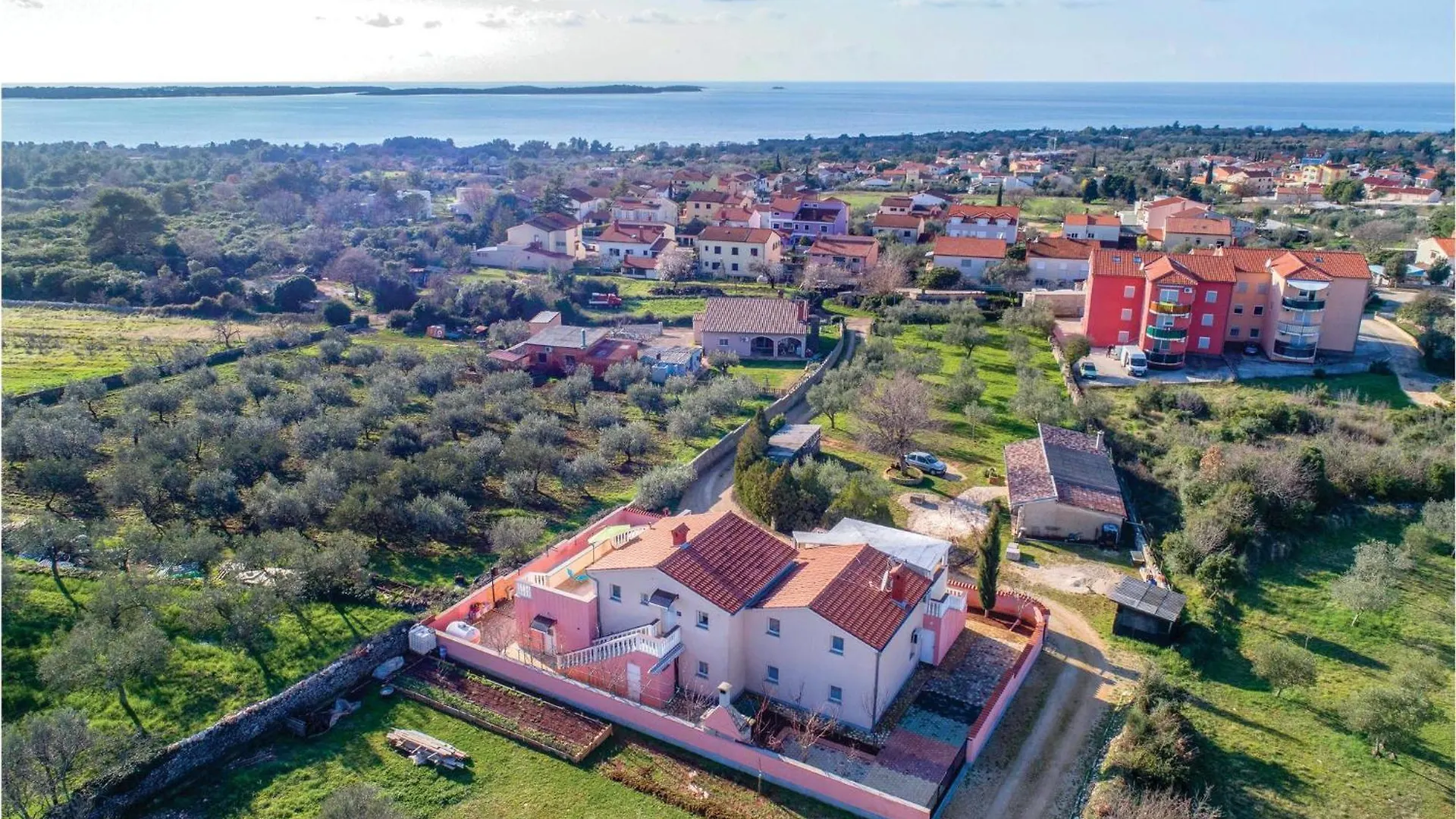 2 Bedroom Gorgeous Apartment In بيروغ